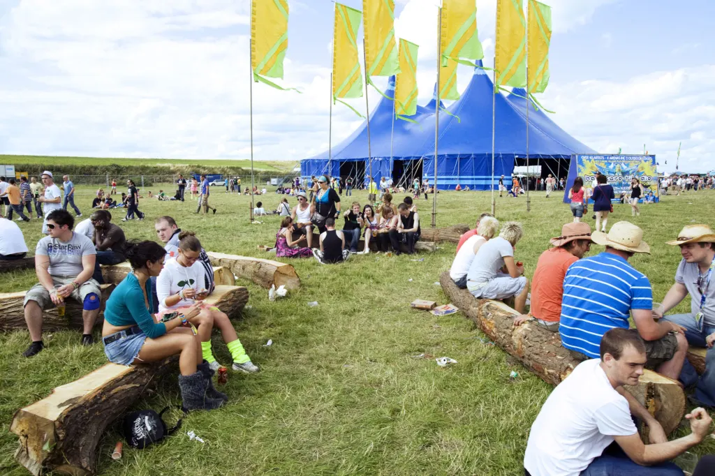 Festivalgoers and atmosphere at Global Gathering 2009